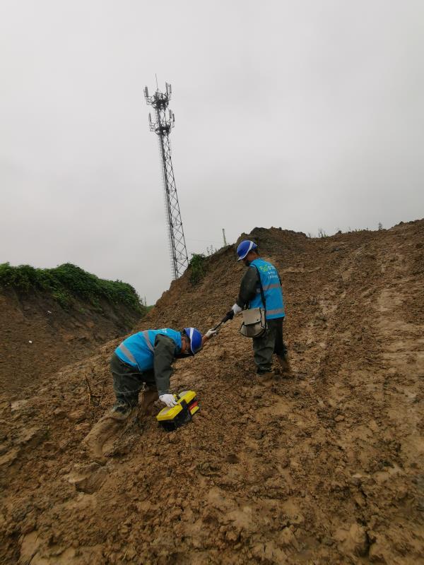 防汛硬仗中的通信守護者——記通信設備修理員在抗洪一線的堅守